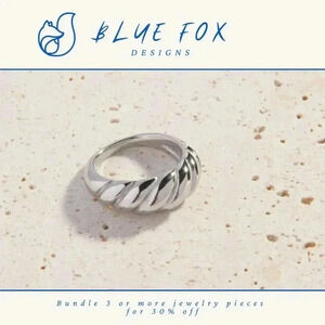 *NEW*  Stainless Steel Croissant Ring (Silver)